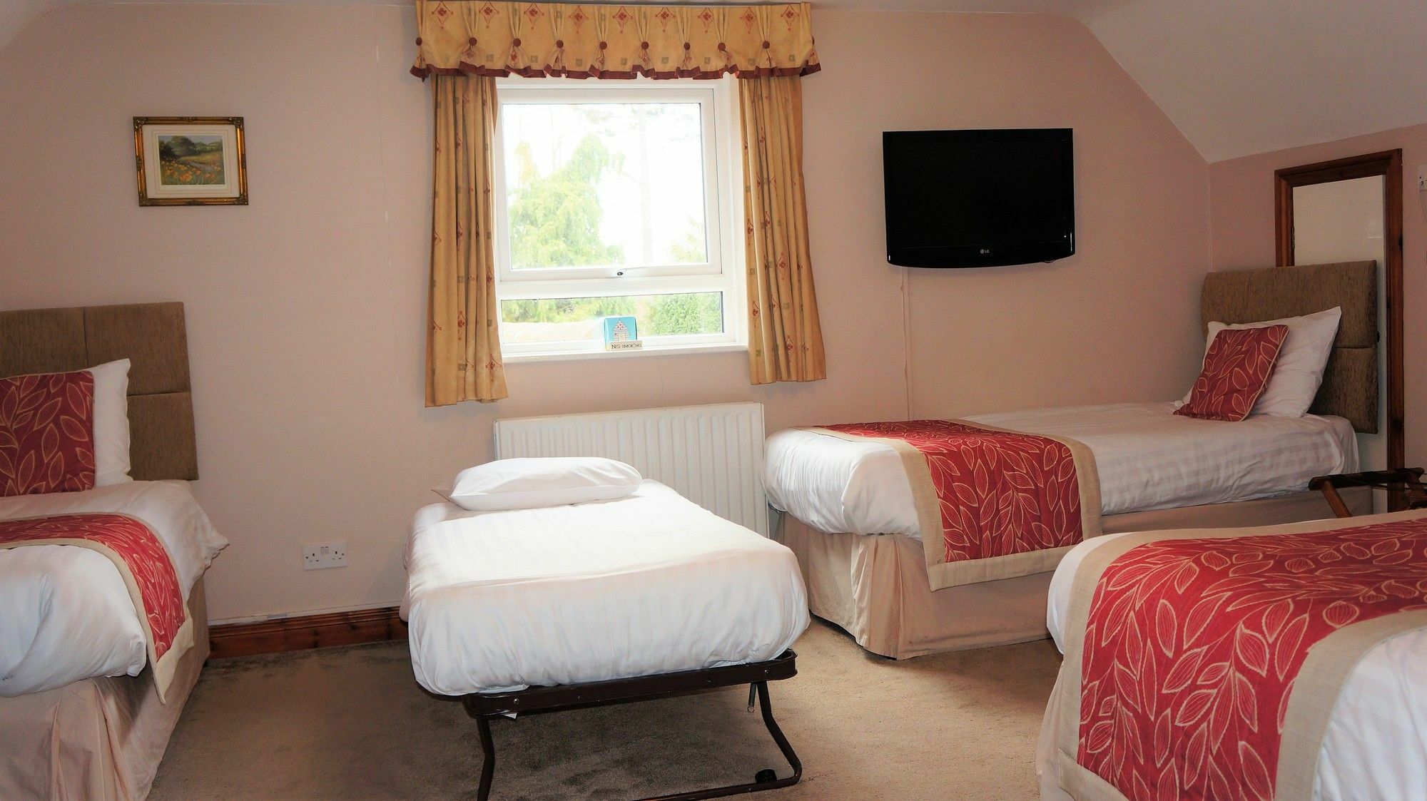 The Lawn Guest House Gatwick Χόρλι Εξωτερικό φωτογραφία
