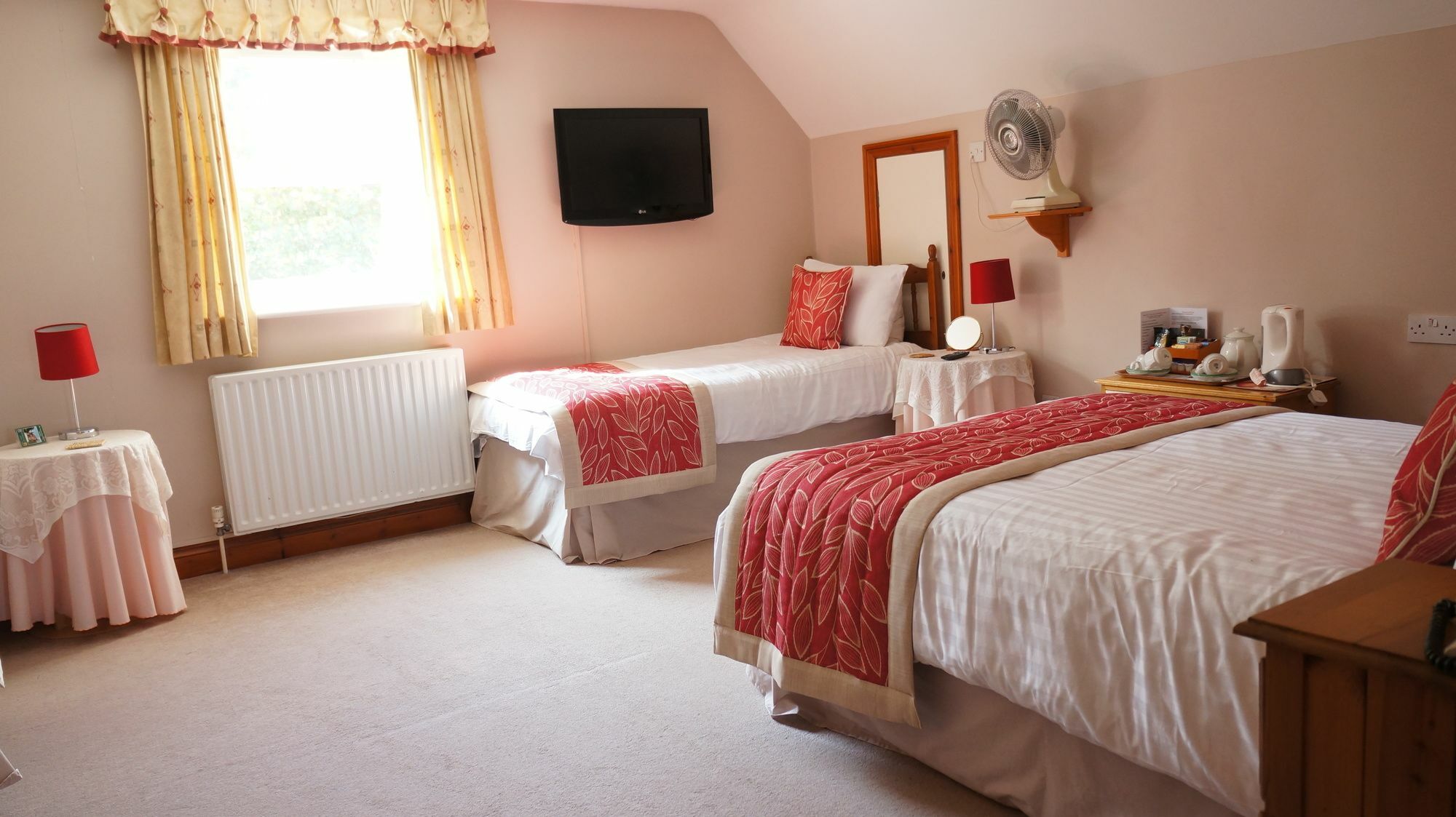 The Lawn Guest House Gatwick Χόρλι Εξωτερικό φωτογραφία
