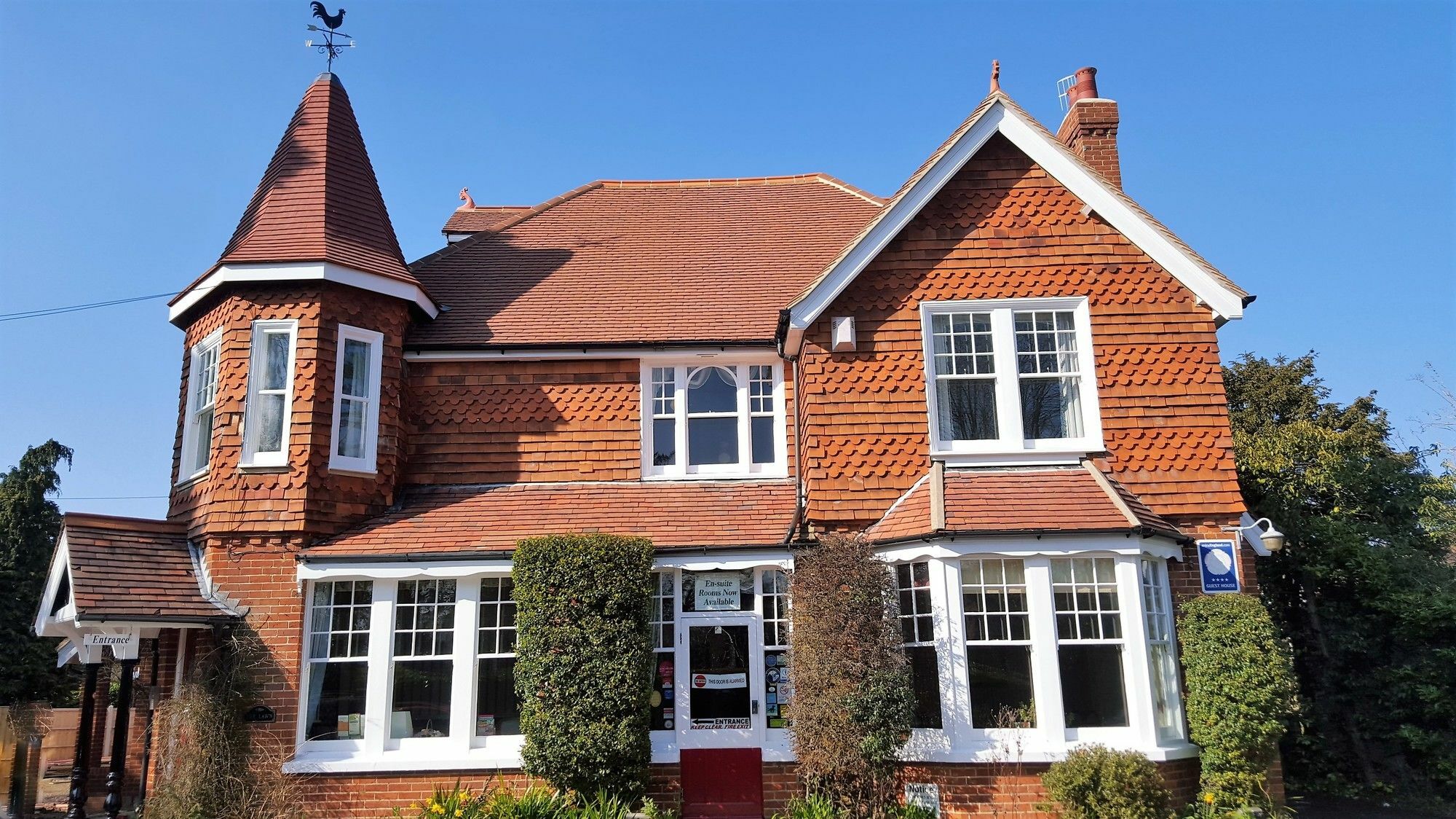 The Lawn Guest House Gatwick Χόρλι Εξωτερικό φωτογραφία